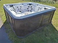Artic spa 5 persoons amerikaans jacuzzi en buitenspa - afbeelding 2 van  31
