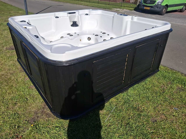 Artic spa 5 persoons amerikaans jacuzzi en buitenspa - afbeelding 27 van  31
