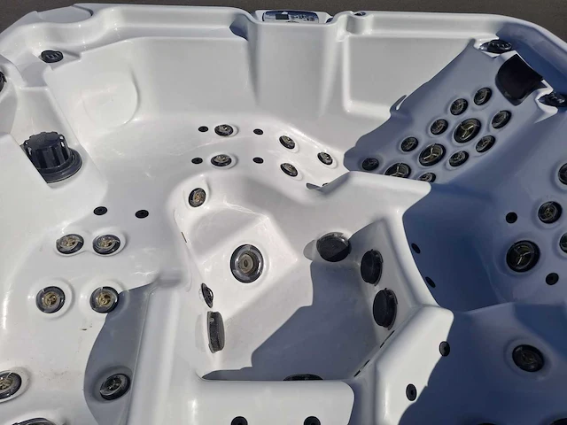 Artic spa 5 persoons amerikaans jacuzzi en buitenspa - afbeelding 30 van  31