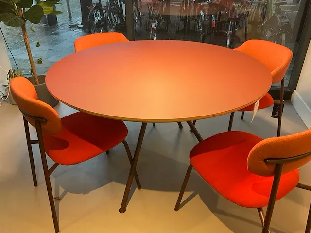 Artifort beso eetkamertafel - afbeelding 1 van  4