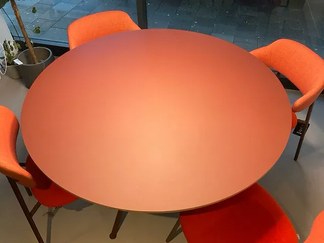 Artifort beso eetkamertafel - afbeelding 2 van  4
