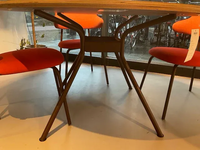 Artifort beso eetkamertafel - afbeelding 3 van  4