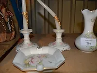 Asbak limoges, 2 kandelaars limoges, vaas limoges, sierei op houten voet, wit vaasje - afbeelding 3 van  9