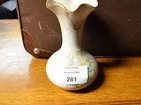 Asbak limoges, 2 kandelaars limoges, vaas limoges, sierei op houten voet, wit vaasje - afbeelding 6 van  9
