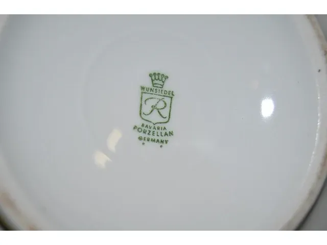 Asbak limoges, 2 kandelaars limoges, vaas limoges, sierei op houten voet, wit vaasje - afbeelding 9 van  9