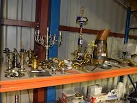 Asbak op voet, baro-hygrometer, 2 wandlampen met 2 lichtpunten, 2 tafellampen, perforator, brievenopener met schaar, - afbeelding 1 van  12