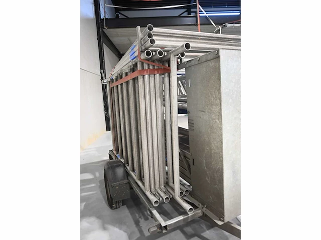 Asc 10.2 meter rolsteiger met beveiligde aanhanger - afbeelding 8 van  13