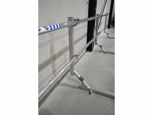 Asc 4-delige aluminium dakrand beveiligingset - afbeelding 5 van  5