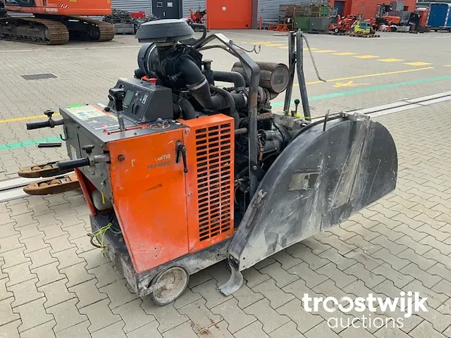 Asfaltzaagmachine / betonzaagmachine - afbeelding 1 van  12