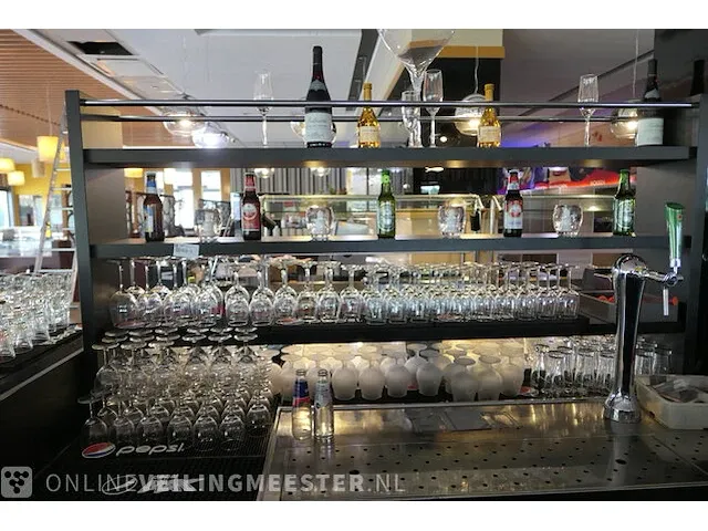 Assortiment glaswerk - afbeelding 1 van  13