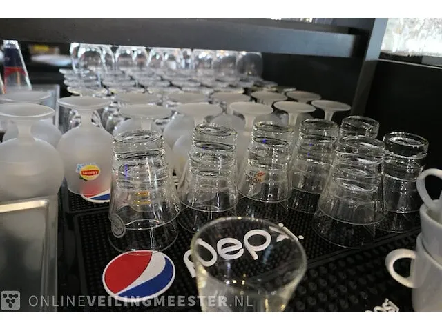 Assortiment glaswerk - afbeelding 8 van  13