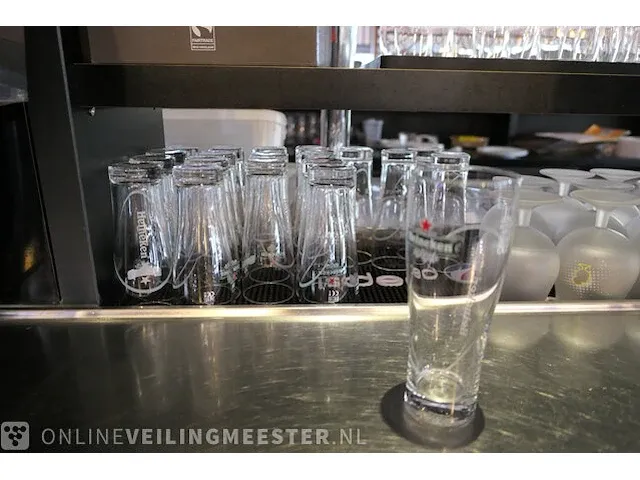 Assortiment glaswerk - afbeelding 10 van  13