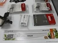 Assortiment klein materiaal in magazijnbakjes - afbeelding 2 van  4
