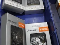 Assortiment klein materiaal in magazijnbakjes - afbeelding 2 van  5