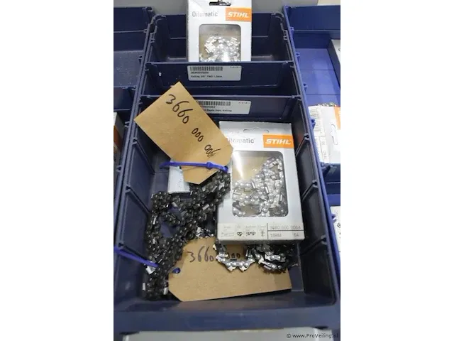 Assortiment klein materiaal in magazijnbakjes - afbeelding 4 van  5