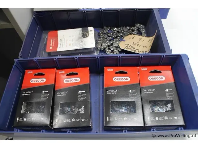 Assortiment klein materiaal in magazijnbakjes - afbeelding 2 van  6