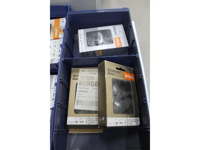 Assortiment klein materiaal in magazijnbakjes - afbeelding 6 van  6
