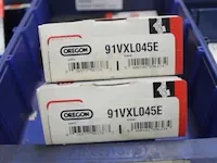 Assortiment klein materiaal in magazijnbakjes - afbeelding 2 van  7