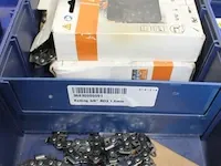 Assortiment klein materiaal in magazijnbakjes - afbeelding 4 van  7