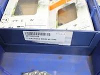 Assortiment klein materiaal in magazijnbakjes - afbeelding 5 van  7