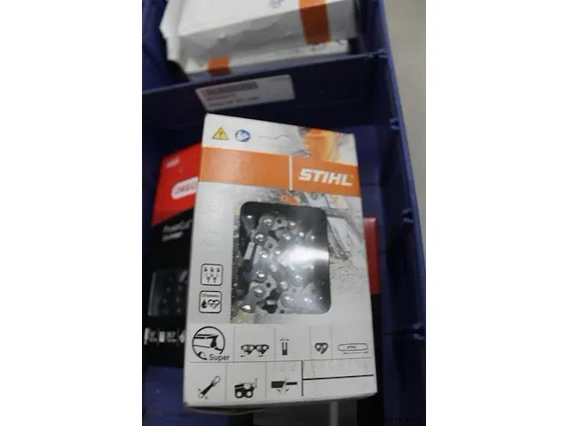 Assortiment klein materiaal in magazijnbakjes - afbeelding 7 van  7