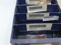 Assortiment klein materiaal in magazijnbakjes - afbeelding 4 van  13