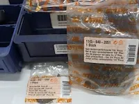 Assortiment klein materiaal in magazijnbakjes - afbeelding 7 van  13