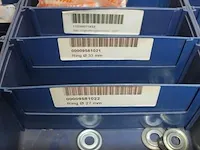 Assortiment klein materiaal in magazijnbakjes - afbeelding 12 van  13