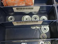 Assortiment klein materiaal in magazijnbakjes - afbeelding 13 van  13