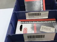 Assortiment klein materiaal in magazijnbakjes - afbeelding 3 van  7