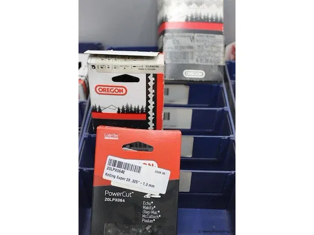 Assortiment klein materiaal in magazijnbakjes - afbeelding 5 van  7