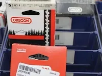 Assortiment klein materiaal in magazijnbakjes - afbeelding 5 van  7
