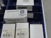 Assortiment klein materiaal in magazijnbakjes - afbeelding 10 van  11