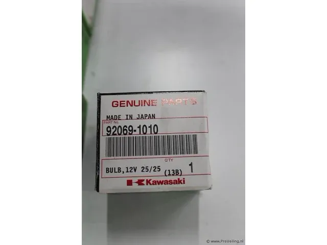 Assortiment klein materiaal in magazijnbakjes - afbeelding 3 van  12