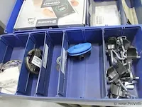 Assortiment klein materiaal in magazijnbakjes - afbeelding 2 van  9