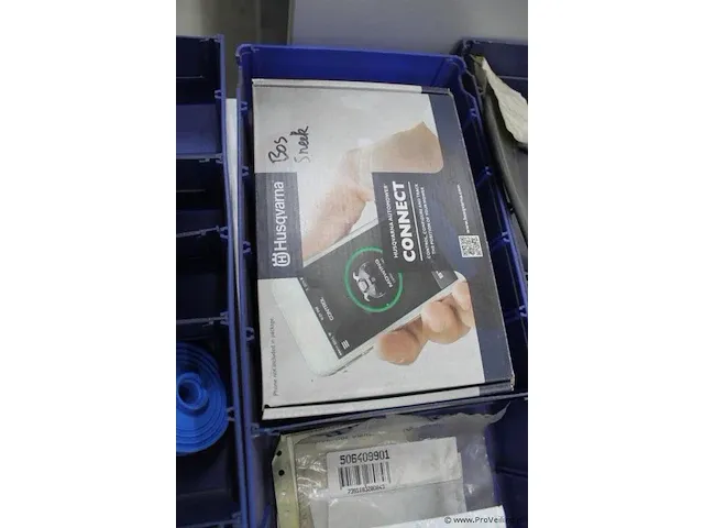 Assortiment klein materiaal in magazijnbakjes - afbeelding 4 van  9