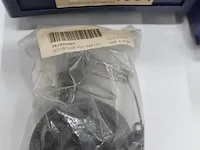 Assortiment klein materiaal in magazijnbakjes - afbeelding 7 van  14