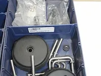Assortiment klein materiaal in magazijnbakjes - afbeelding 3 van  11