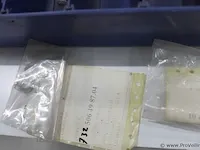 Assortiment klein materiaal in magazijnbakjes - afbeelding 5 van  11