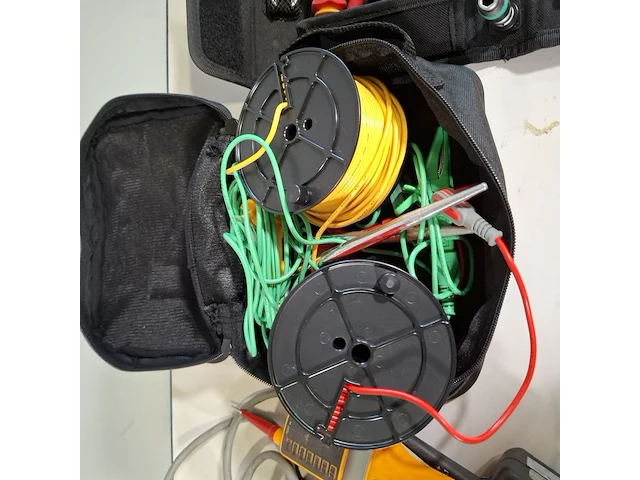 Assortiment meetinstrumenten en handgereedscha0, o.a. fluke/leica - afbeelding 3 van  8