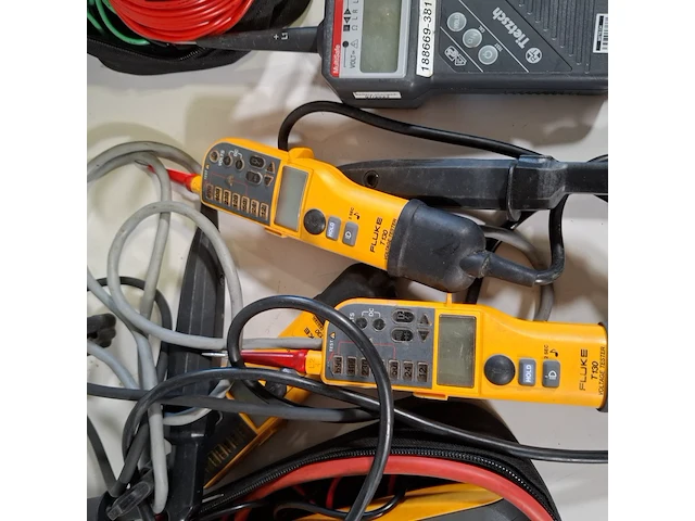 Assortiment meetinstrumenten en handgereedscha0, o.a. fluke/leica - afbeelding 4 van  8