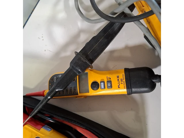 Assortiment meetinstrumenten en handgereedscha0, o.a. fluke/leica - afbeelding 6 van  8