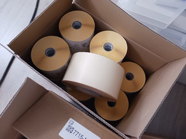 Assortiment papier en etiket rollen | locatie roden - afbeelding 2 van  10