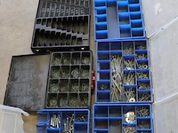 Assortimentsdozen incl. inhoud bestaande uit o.a. spijkers, schroeven & ringen