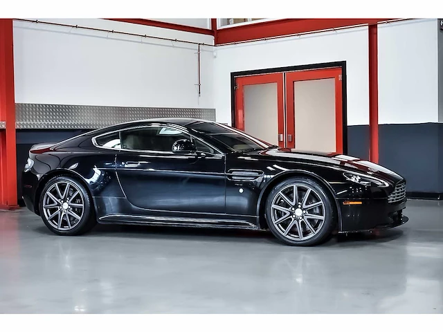 Aston martin - vantage coupe 4,7l v8 - vantage coupe 4,7l v8 - aston martin vantage s coupe 4,7l v8 - 2011 - 2011 - afbeelding 4 van  85