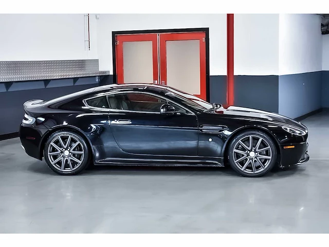 Aston martin - vantage coupe 4,7l v8 - vantage coupe 4,7l v8 - aston martin vantage s coupe 4,7l v8 - 2011 - 2011 - afbeelding 5 van  85