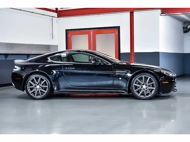Aston martin - vantage coupe 4,7l v8 - vantage coupe 4,7l v8 - aston martin vantage s coupe 4,7l v8 - 2011 - 2011 - afbeelding 6 van  85