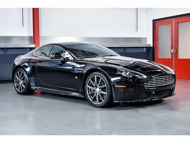Aston martin - vantage coupe 4,7l v8 - vantage coupe 4,7l v8 - aston martin vantage s coupe 4,7l v8 - 2011 - 2011 - afbeelding 1 van  85
