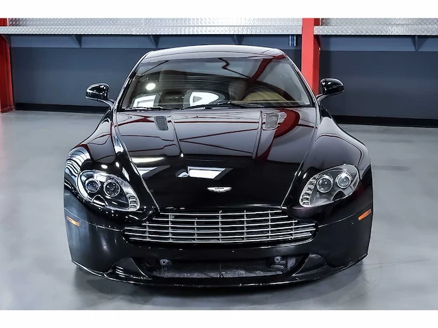 Aston martin - vantage coupe 4,7l v8 - vantage coupe 4,7l v8 - aston martin vantage s coupe 4,7l v8 - 2011 - 2011 - afbeelding 12 van  85