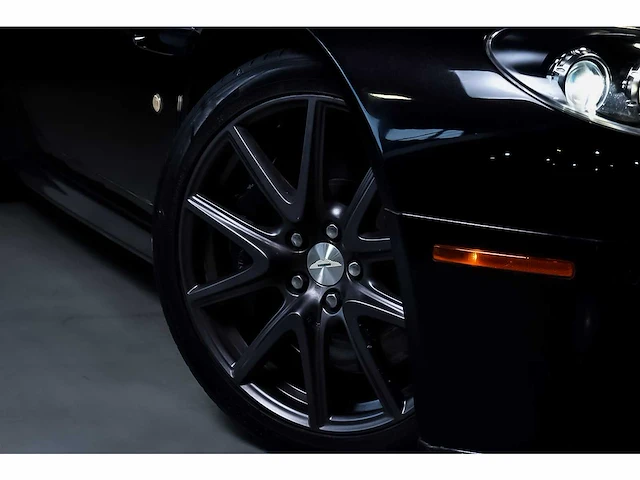 Aston martin - vantage coupe 4,7l v8 - vantage coupe 4,7l v8 - aston martin vantage s coupe 4,7l v8 - 2011 - 2011 - afbeelding 28 van  85
